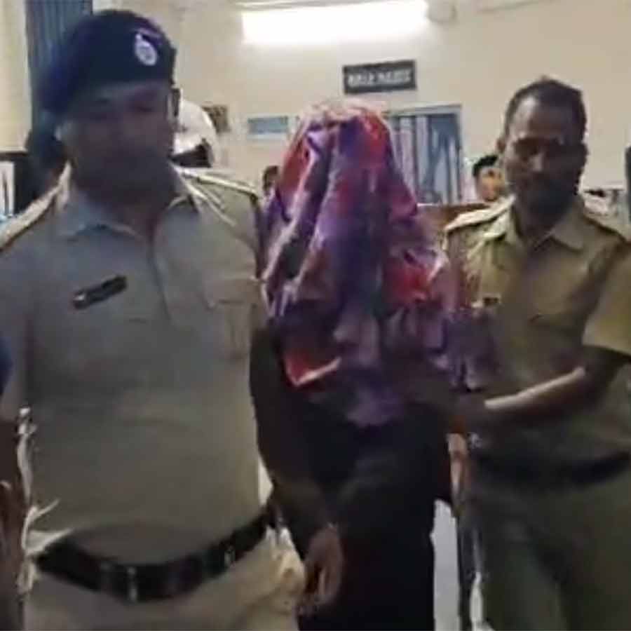 Police arrests an accused in allegation of stabbing several in Bangaon, chaos in Police Station dgtld