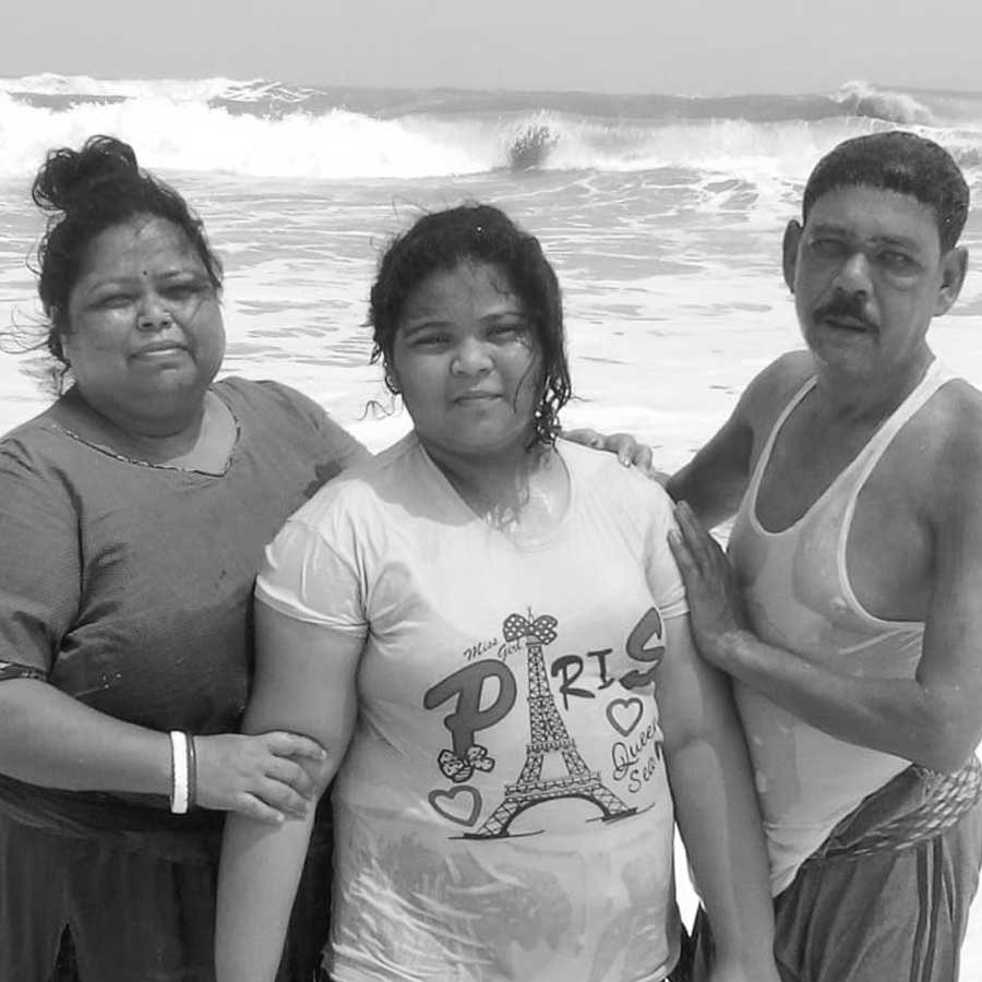 Unnatural death of three people including a child of a family in Chandannagar dgtld
