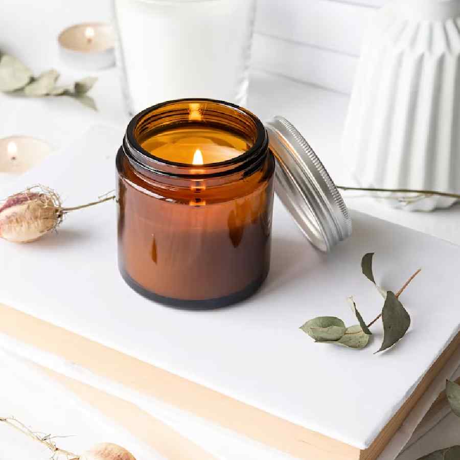 এই ধরনের বাতি পরিচিত জার ক্যান্ডেল নামে।