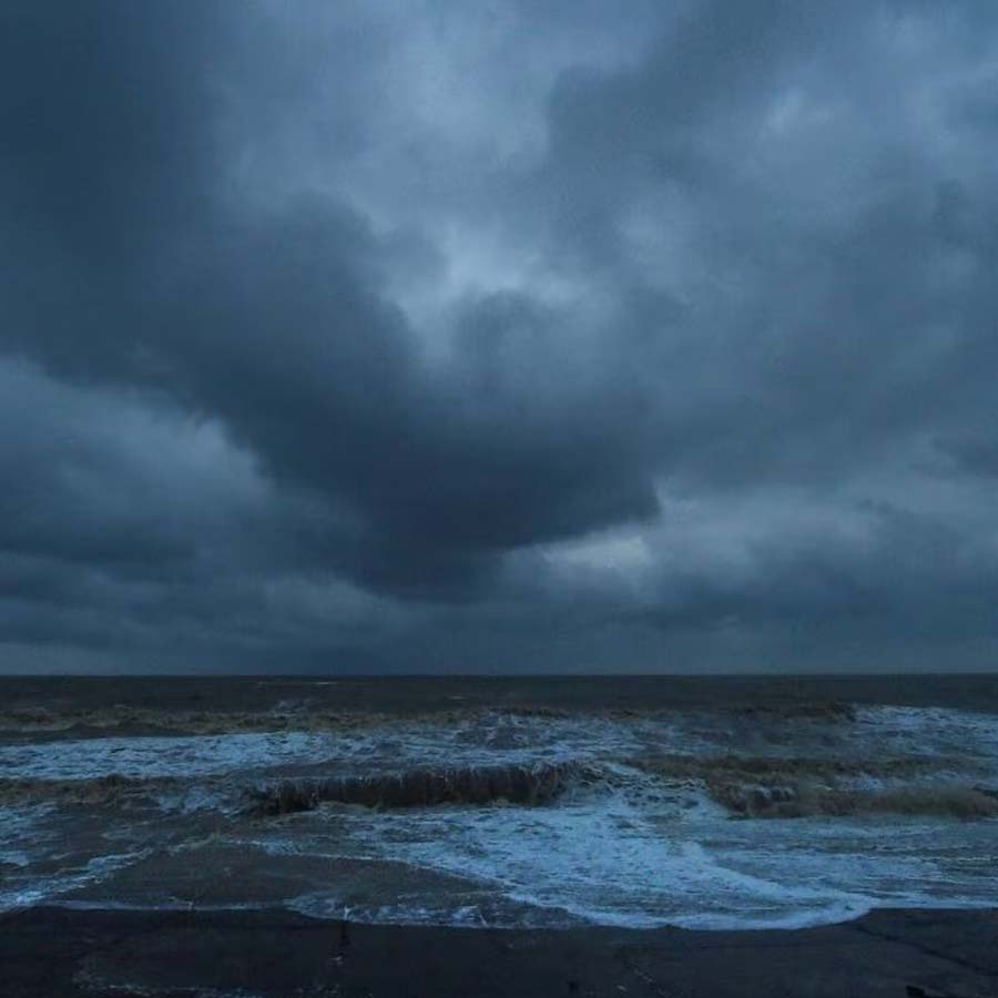 Deep Depression advanced and entered coast of Bengal causing heavy rain dgtl
