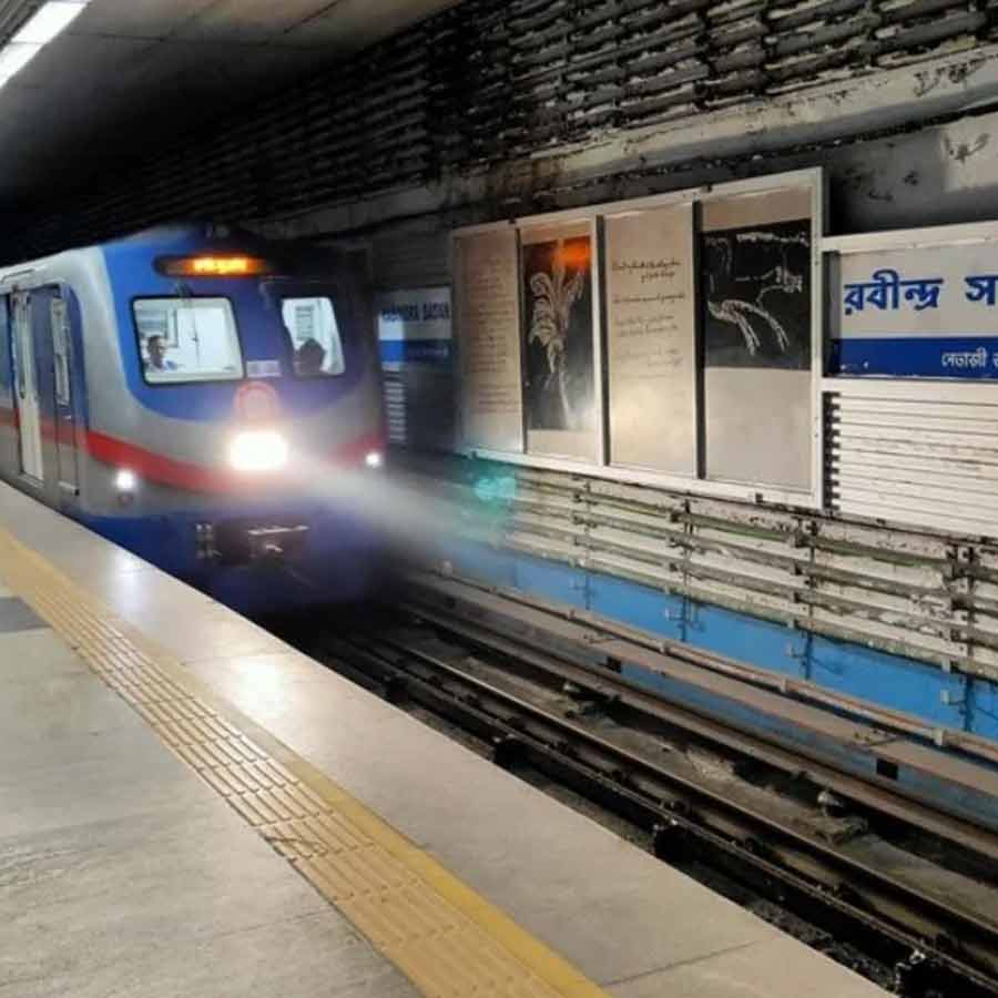 Metro service temporary dispute in blue line of Kolkata Metro