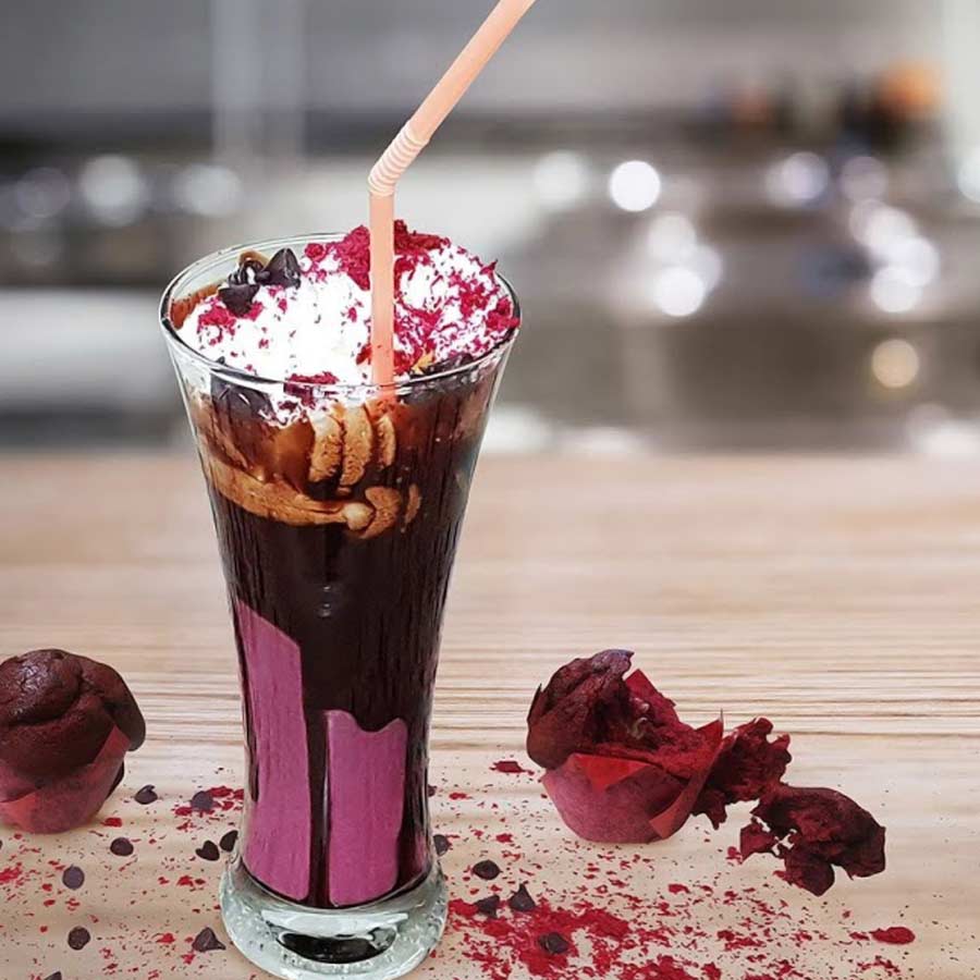 কেক আর আইসক্রিম দিয়ে বানানো যায় নতুন স্বাদের ‘মিল্কশেক’। কী ভাবে?