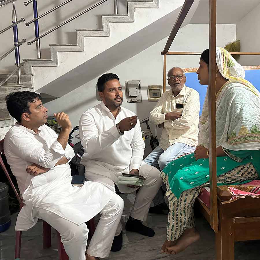 AICC minority cell chairman sends financial aid to slain jawan’s family