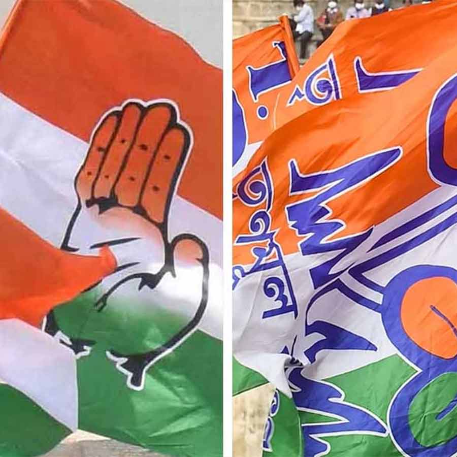 Left & Congress inching towards adjustment, TMC takes cautious steps