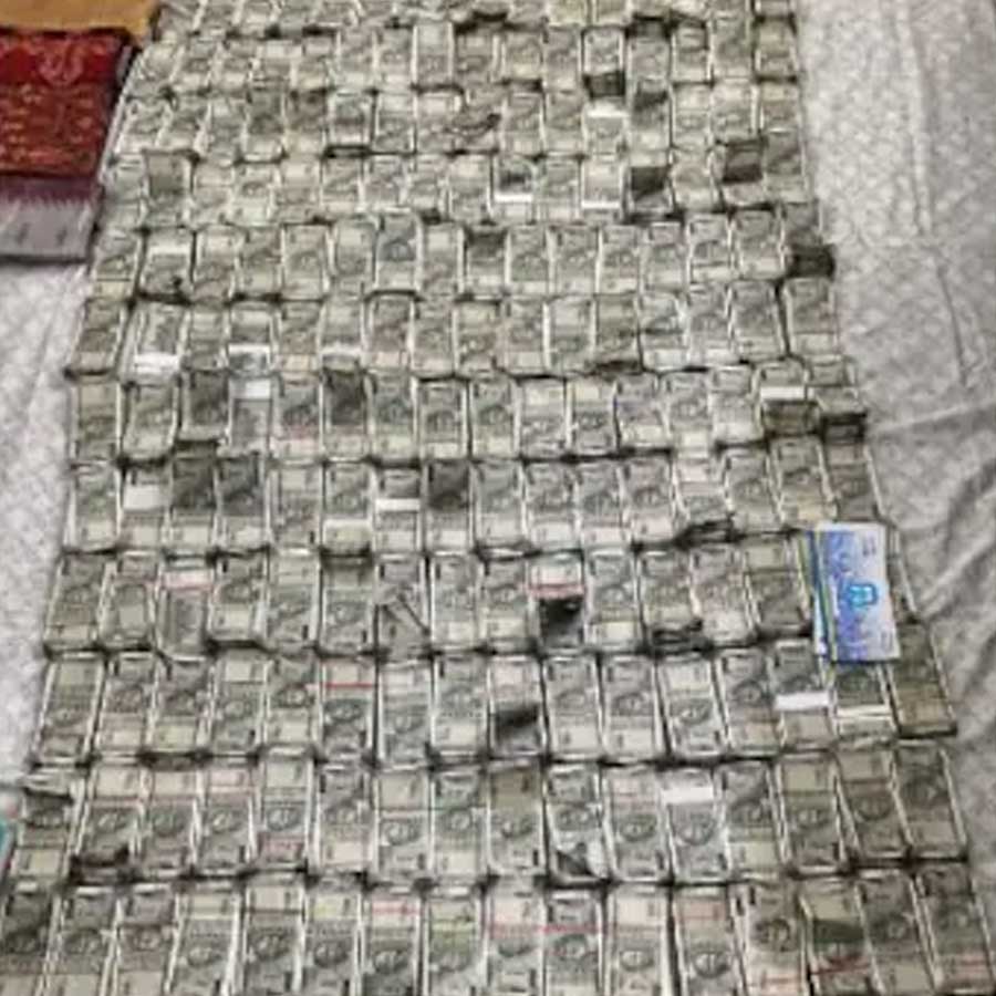 Crores of money recovered from the house of an govt engineer in Odisha dgtl