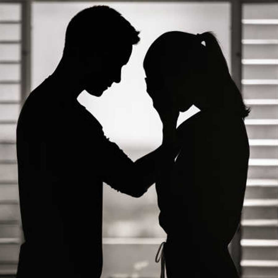 Uttar Pradesh Journalist and his wife alleges harassment against govt officers dgtl