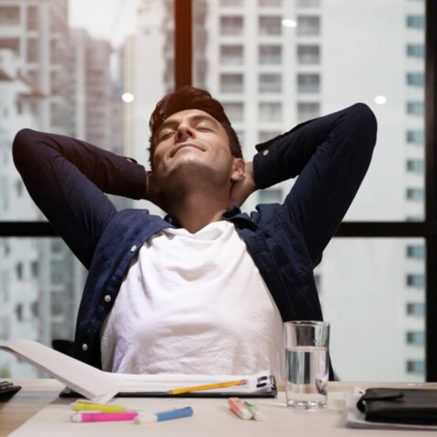 Power Nap during work at office can increase productivity, new study says