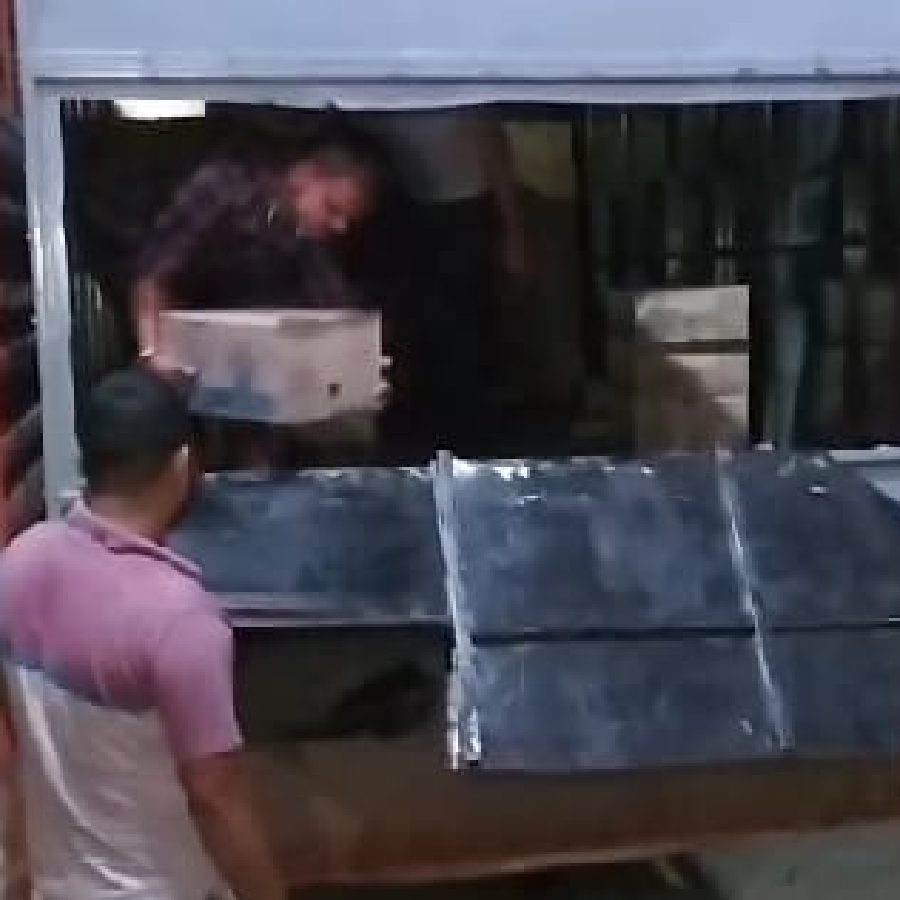 Lorry full of liquor seized from Assam-Bengal border dgtld