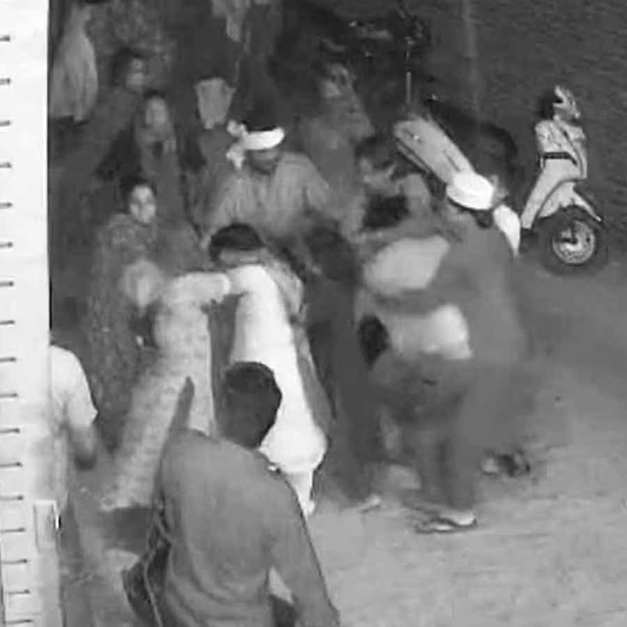 Two families engaged in scuffle in Meerut dgtl