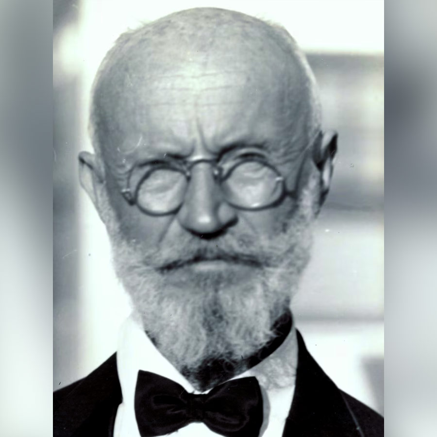 All need to know about Carl Tanzler and his bizarre case 