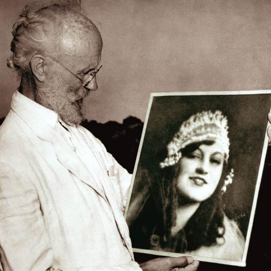 All need to know about Carl Tanzler and his bizarre case 