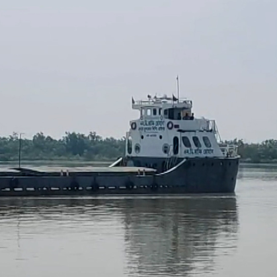 Bangladeshi Cargo Ships increased in Sundarban rivers causing concerns over ecology and national security dgtl