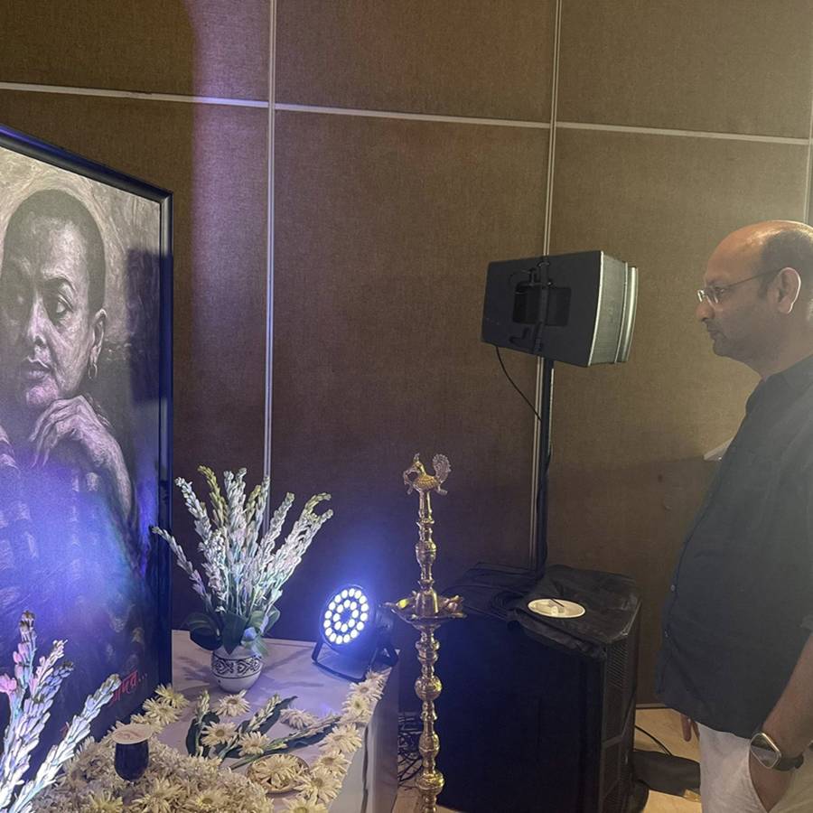 ঋতুপর্ণ ঘোষ স্মরণে প্রযোজক শ্রীকান্ত মোহতা।