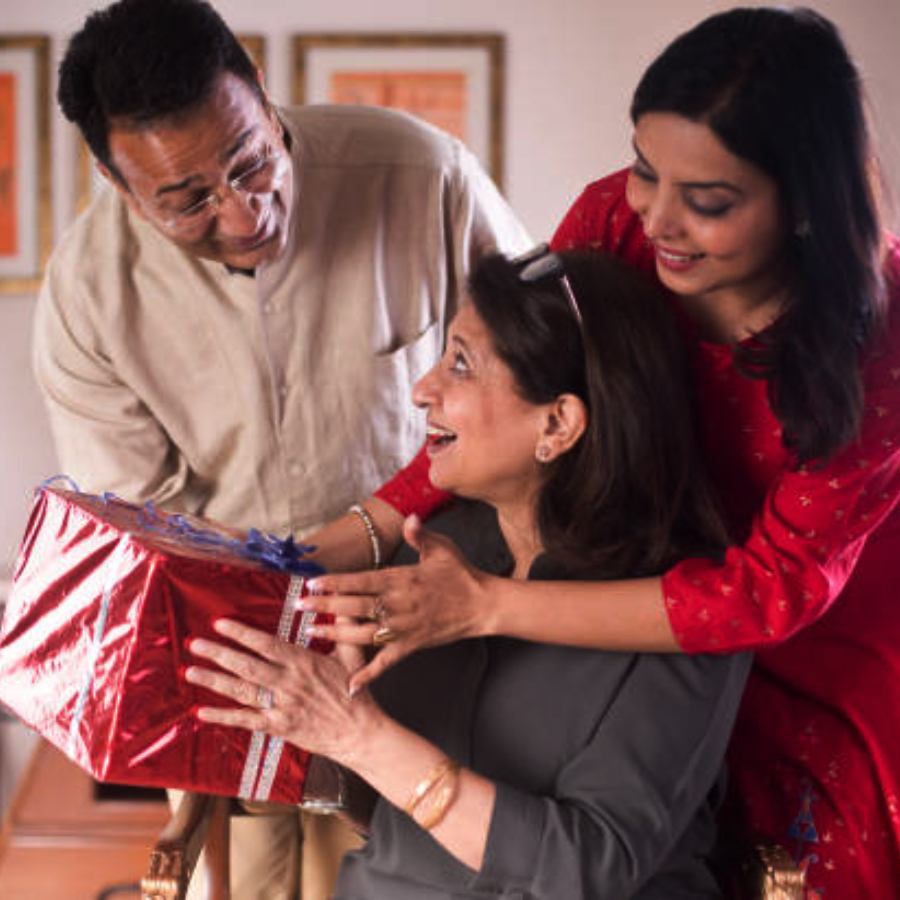 What You Should Gift Your Mother-in-Law This Jamai Shashti dgtl