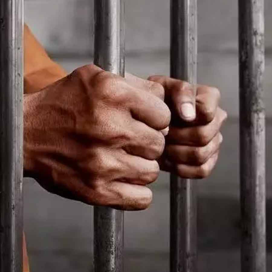 Prison office requested the report of inmates conflicts as soon as possible
