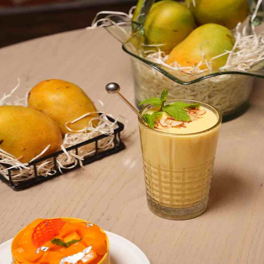 ম্যাঙ্গো লস্যি।