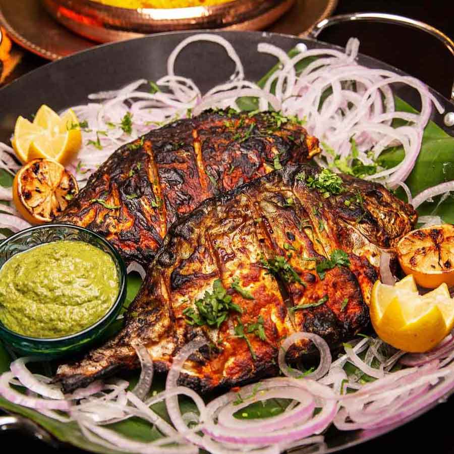 জামাইয়ের পাতে দিতে পারেন তন্দুরি পমফ্রেটও।