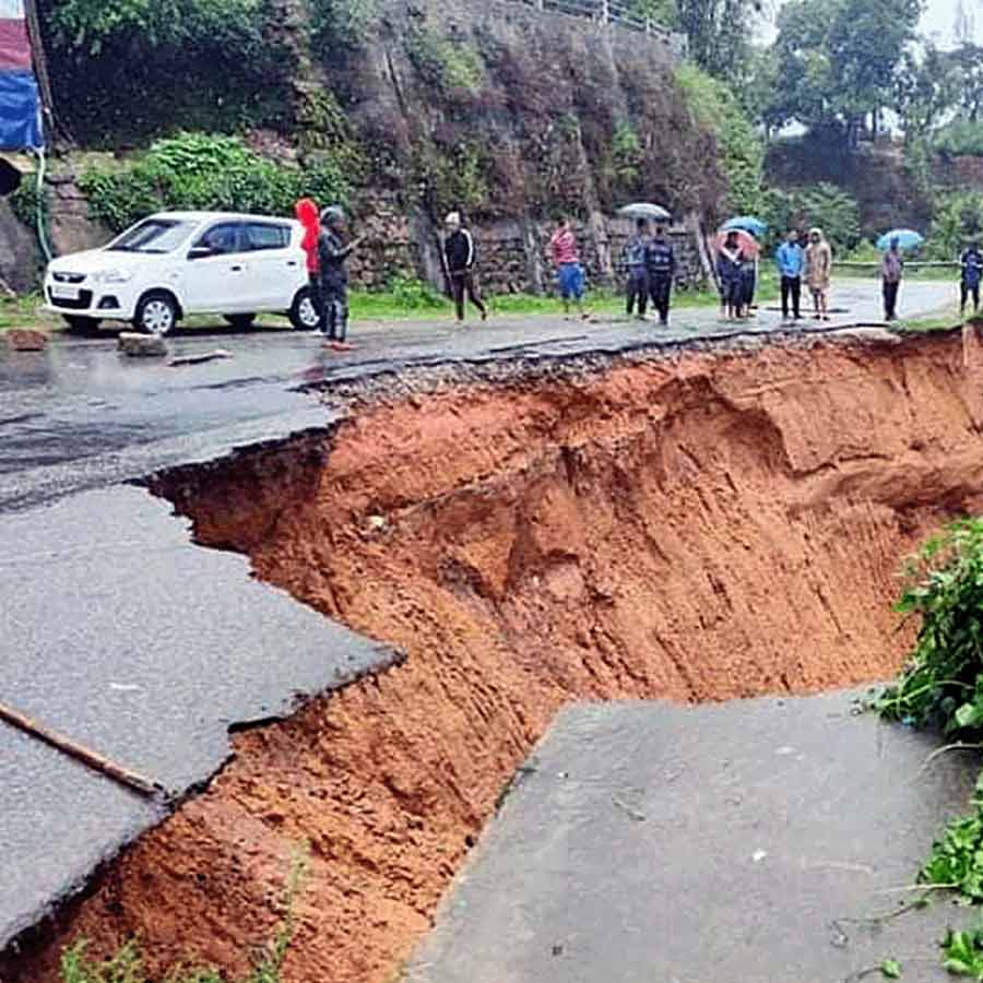 Landslide in Arunachal Pradesh, vehicle fell in gorge, seven died dgtl