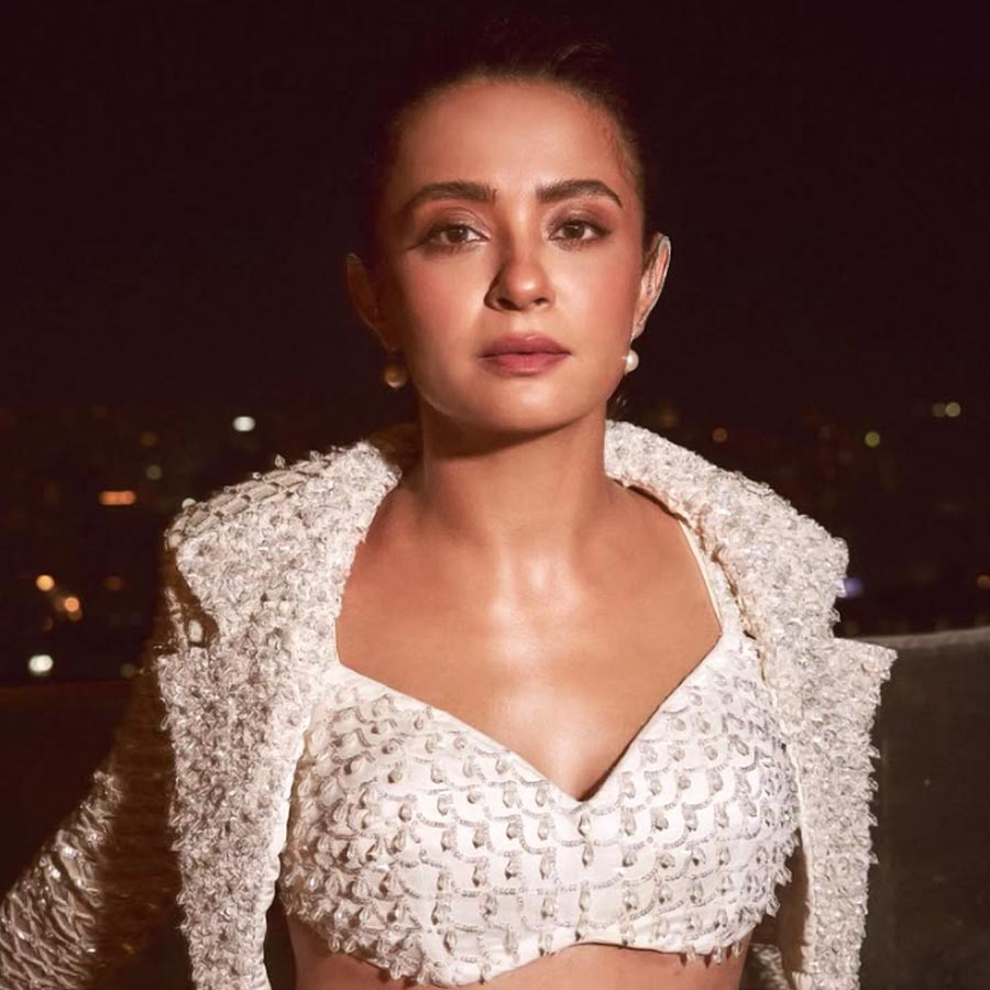 How Did Surveen Chawla teach her daughter about periods and sanitary pads dgtl