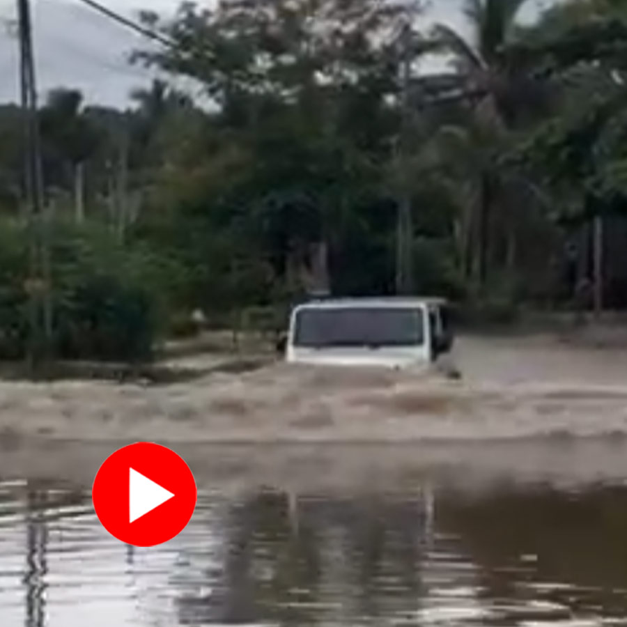 Video of mahindra thar turning into boat on flooded road in Kerala goes viral dgtl