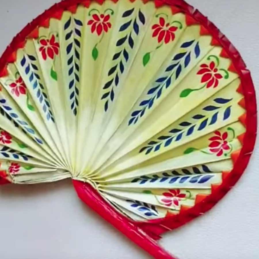 শৌখিন পাখাও জামাইষষ্ঠীর অন্দরসজ্জায় বাড়তি মাত্রা যোগ করতে পারে।