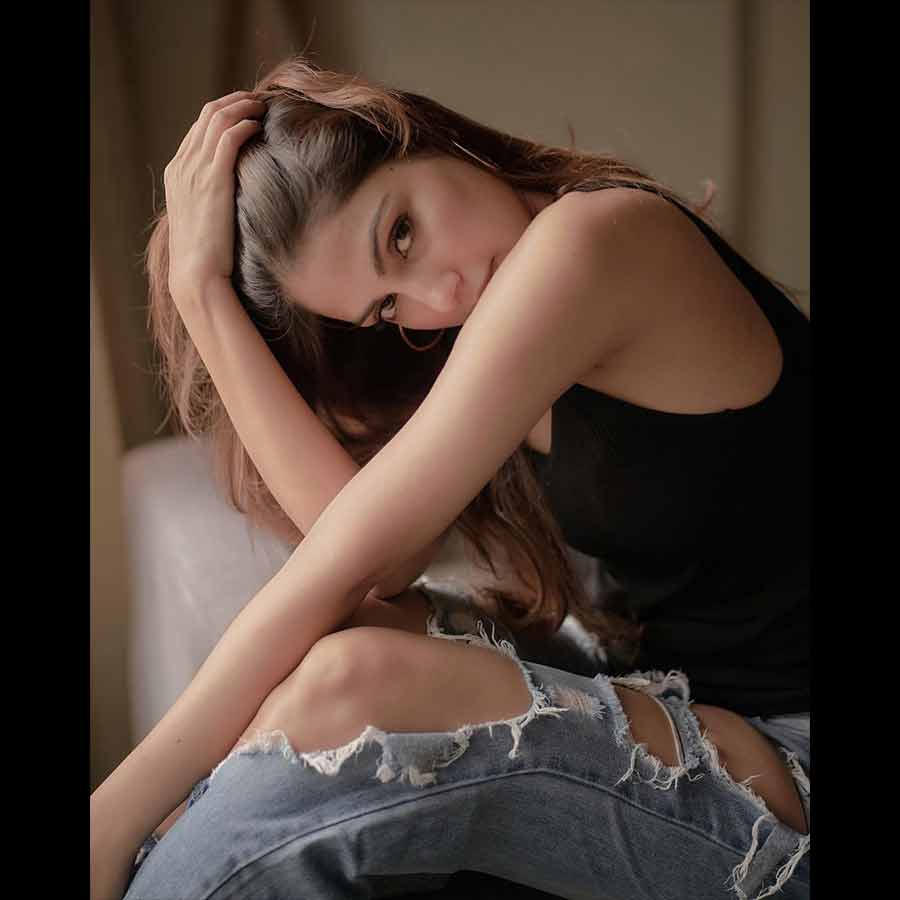 এখন আমি খুব ভাল আছি। অ্যাম গুড!  অ্যাম গ্রেট! রিয়া চক্রবর্তীর ‘চ্যাপ্টার টু’।