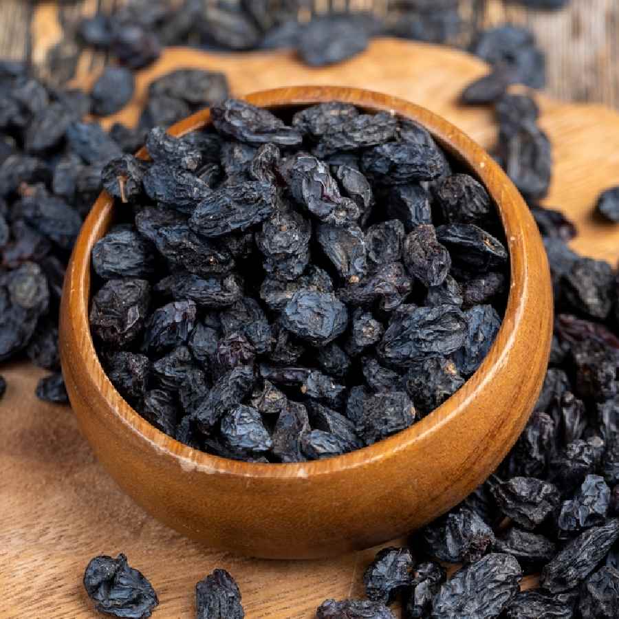 Five Health Benefits of black raisins you should aware before eating regularly dgtl