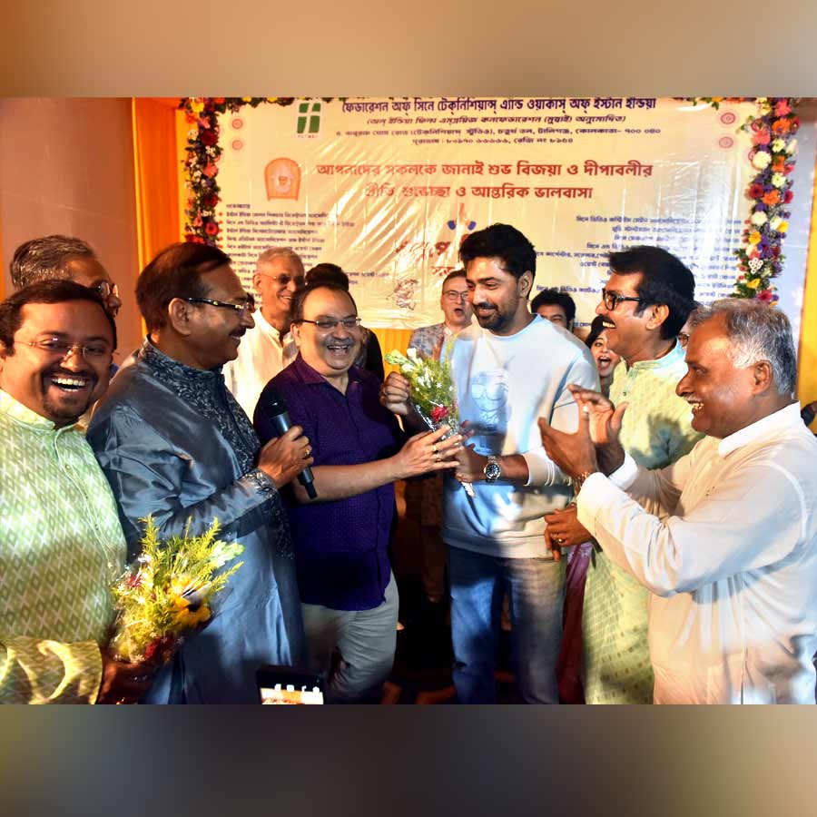 After so many controversy finally Kunal Ghosh and Dev breaks their ice dgtl