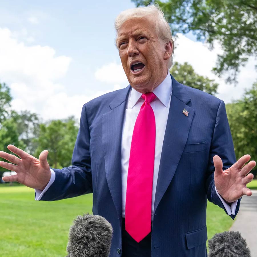 ট্রাম্পের দাবি, তাঁর বাবা জার্মানিতে জন্মগ্রহণ করেছিলেন। যদিও মার্কিন সংবাদমাধ্যমগুলির দাবি, ১৯০৫ সালে নিউ ইয়র্কে জন্ম ফ্রেডের। সংবাদমাধ্যম দ্য নিউ ইয়র্ক টাইমস জানিয়েছে, ১৫ বছর বয়সি ফ্রেড হাই স্কুলে পড়ার সময় একটি নির্মাণ সংস্থা তৈরি করেন। অংশীদার ছিলেন তাঁর মা এলিজ়াবেথ। ফ্রেডের সাফল্য এবং সম্পদের সিংহভাগই এসেছে দ্বিতীয় বিশ্বযুদ্ধের পর ব্রুকলিন এবং কুইন্সে নিম্ন ও মাঝারি আয়ের আবাসন নির্মাণ থেকে।