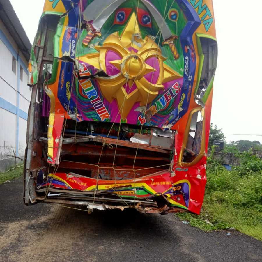 Bus carrying pilgrims meets with accident on national highway dgtld