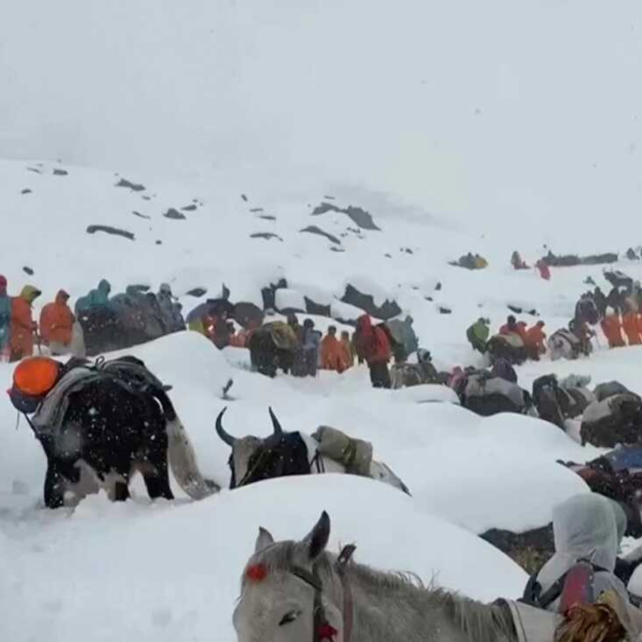 Hundreds of tourists stranded in Nepal’s Everest region due to bad weather, flights cancelled dgtl