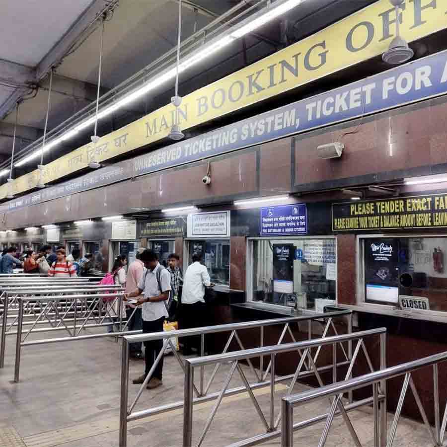 UTS helper in Howrah Station to reduce Queue in unreserved Ticket Counter