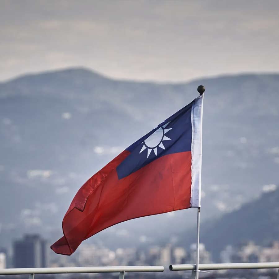 US President Donald Trump will give Nuclear powered submarine to South Korea, a big concern for China