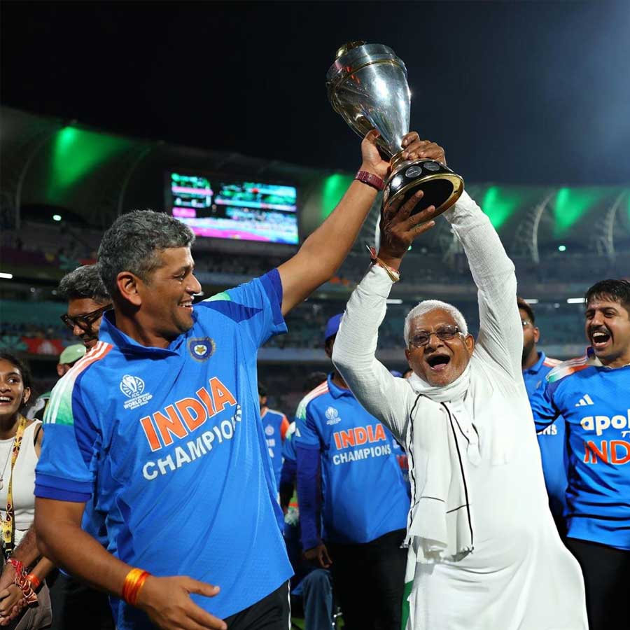 Meet Amol Muzumdar, the Head Coach Behind India Women’s Historic World Cup Win