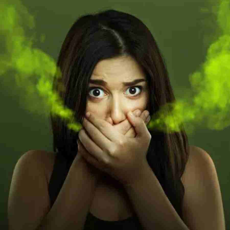 What are the causes and symptoms of Fetor Hepaticus