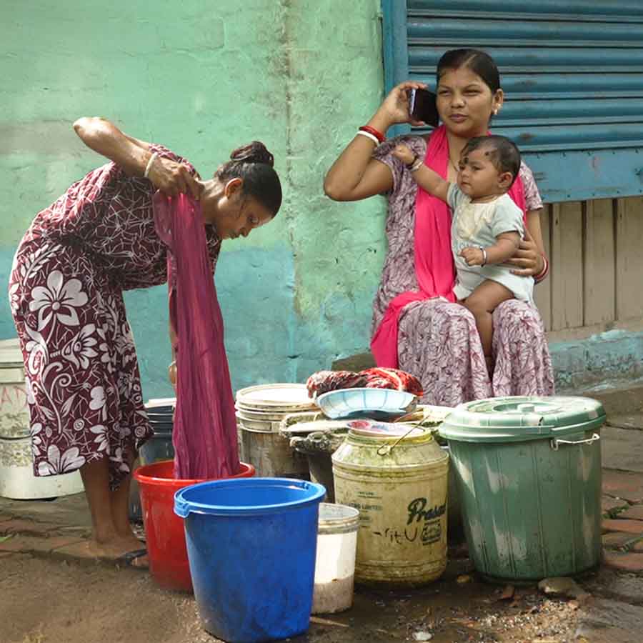 Kolkata Slum in Ballygunge lives a difficult life dgtl