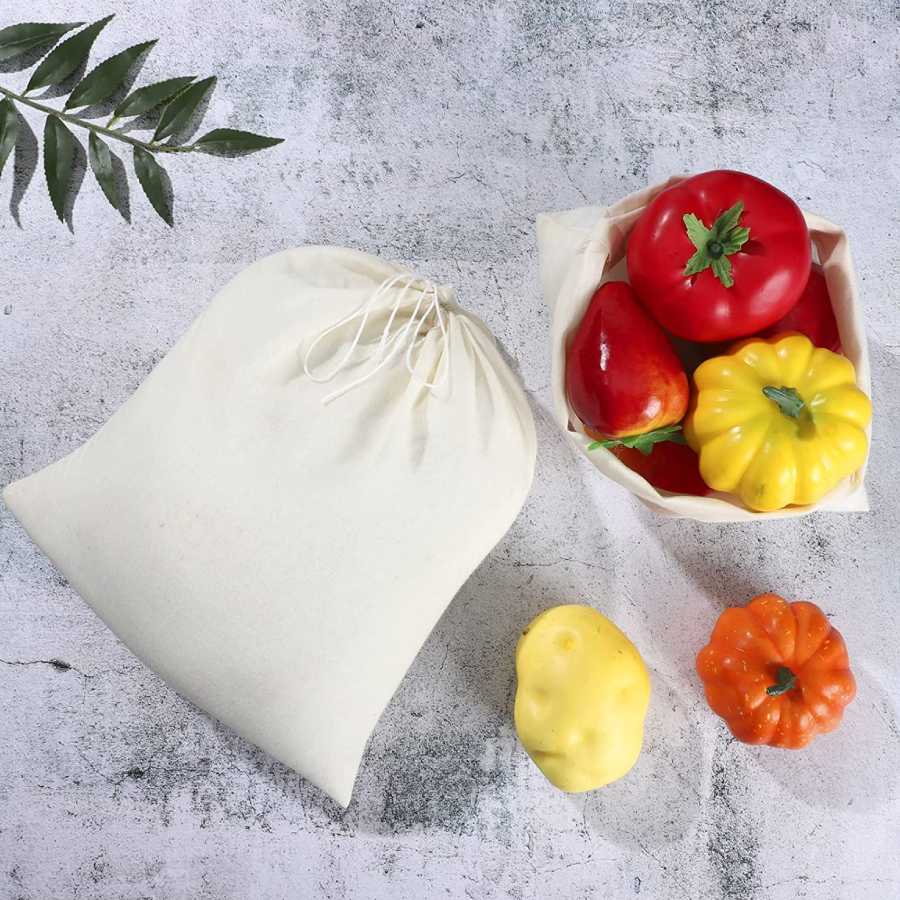 কাপড়ের ব্যাগে খাবার প্যাক করতে পারেন।