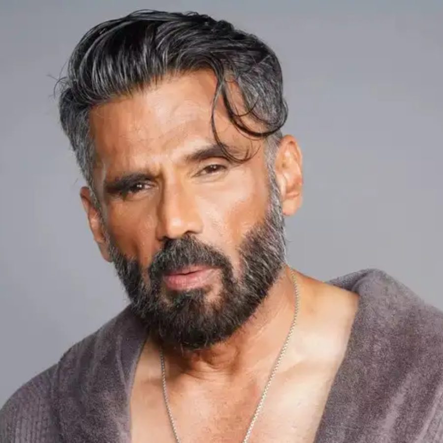 খাওয়ার পরে মিষ্টি খাওয়ার অভ্যাস, তবু ফিটনেস নজরকাড়া! ৬৪ বছরে তারুণ্য ধরে রাখতে কী করেন সুনীল