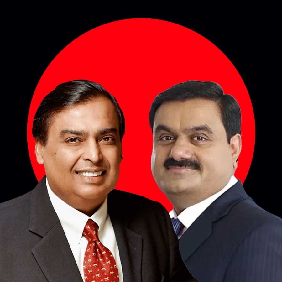 ভারতের দুই ধনকুবের মুকেশ অম্বানী এবং গৌতম আদানি।