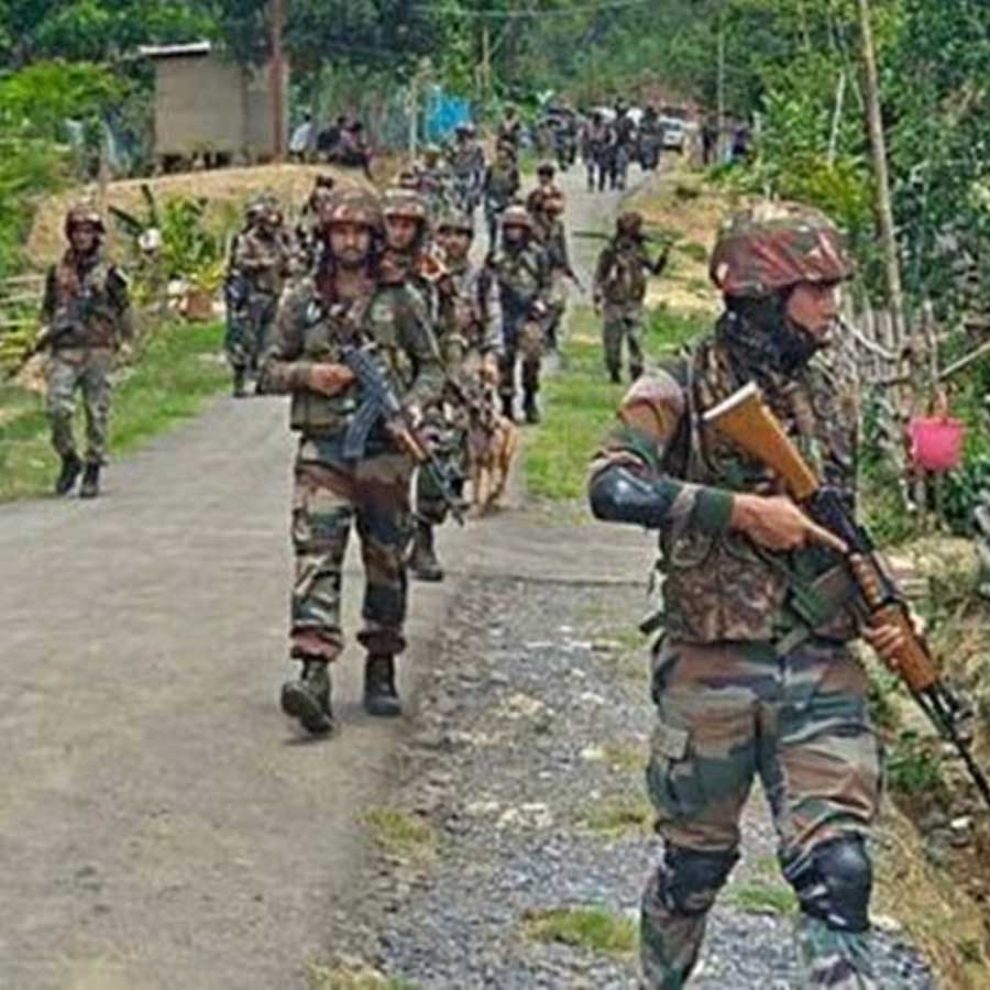 জঙ্গিদের খোঁজে তল্লাশি অভিযান বাহিনীর। ছবি: সংগৃহীত।