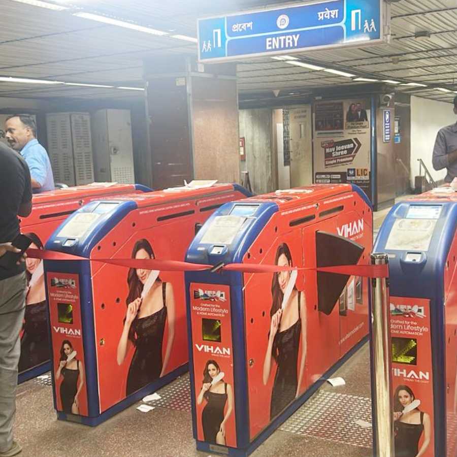 Metro services disrupted on blue line, service not available at Chadni Chowk station dgtl