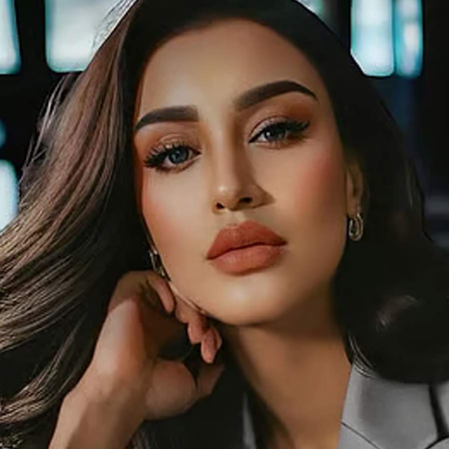 অটোচালকের কাছে হেনস্থার শিকার শামিম।