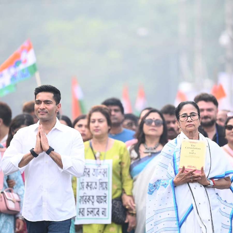 Mamata Banerjee and Abhishek Banerjee marched in Kolkata to protest SIR