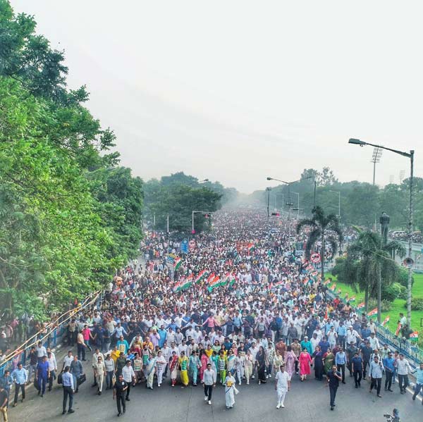 Mamata Banerjee and Abhishek Banerjee marched in Kolkata to protest SIR