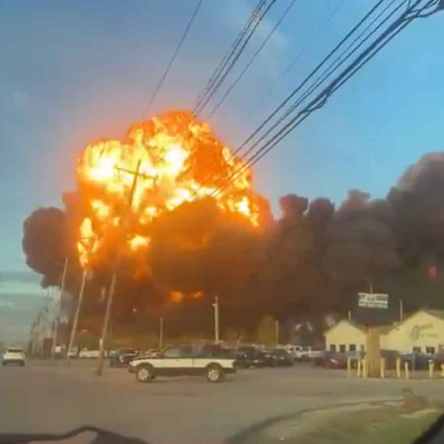 আমেরিকার কেন্টাকির লুইভিল শহরে বিমান দুর্ঘটনা।