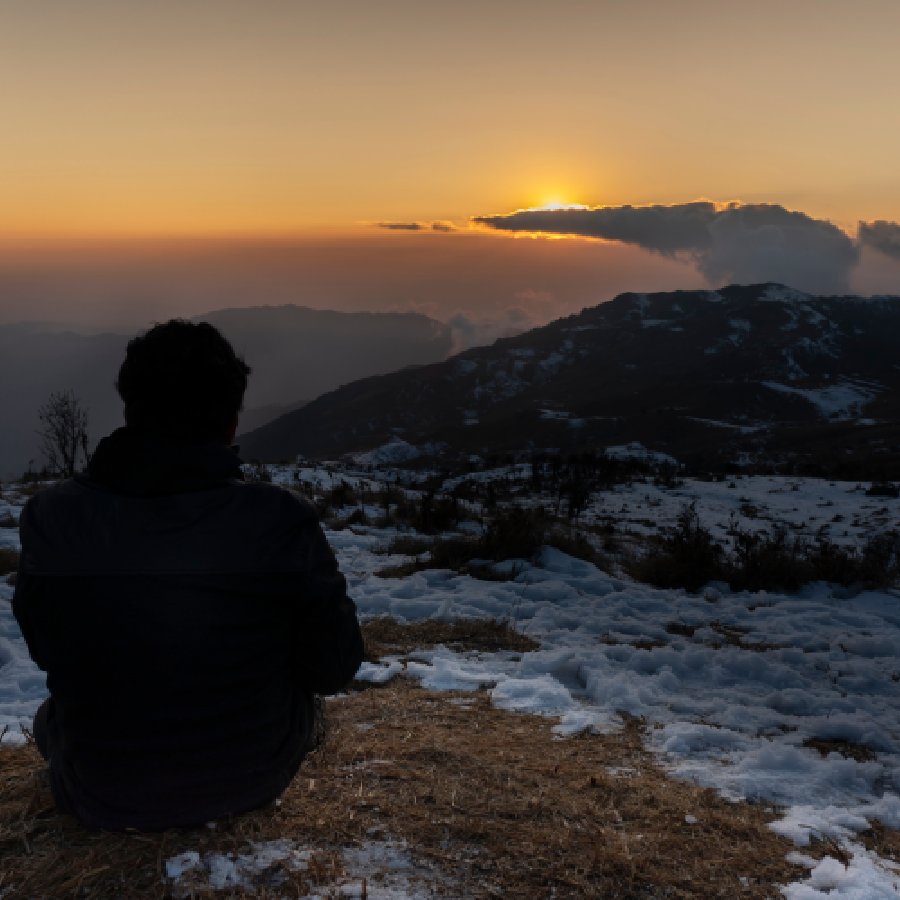 সান্দাকফু যাওয়ার পথে বিভিন্ন গ্রাম থেকে এমনই পড়ন্ত বিকেলের সাক্ষী হতে পারেন।