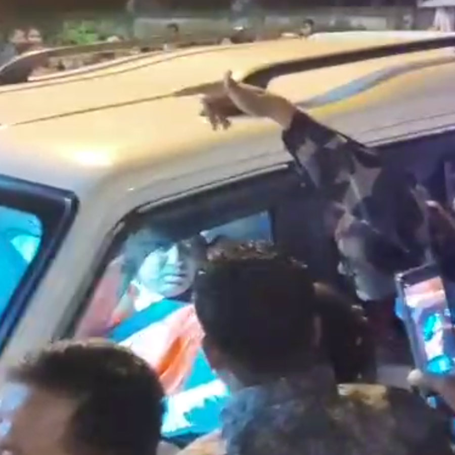 বিজেপির প্রাক্তন সভাপতি তথা কেন্দ্রীয় মন্ত্রী সুকান্ত মজুমদারের কনভয় লক্ষ্য করে হামলার অভিযোগ উঠল।