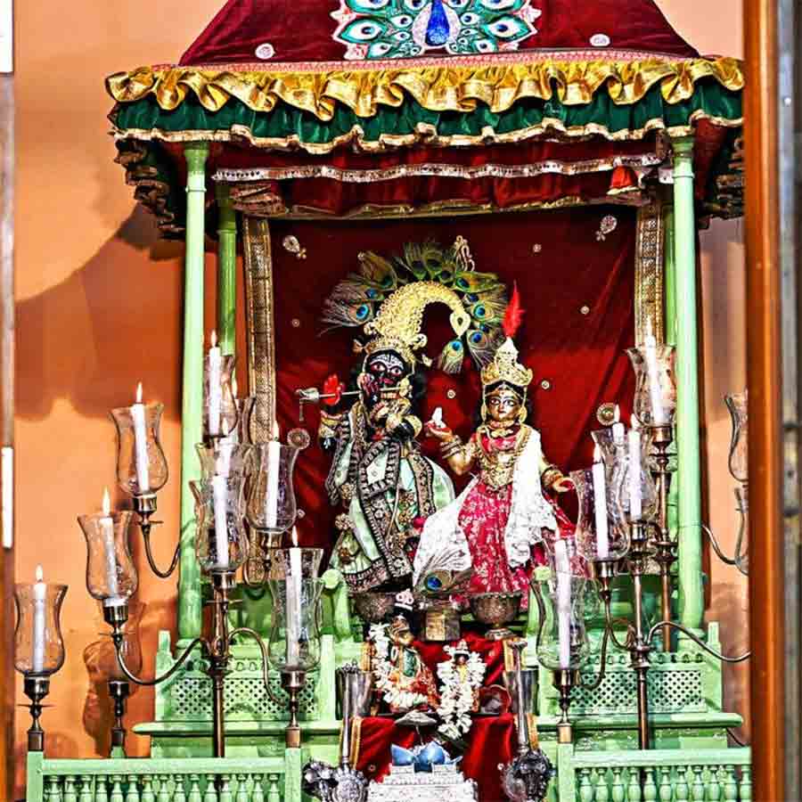 সাহাবাড়ির রাসমঞ্চ। শান্তিপুরে।