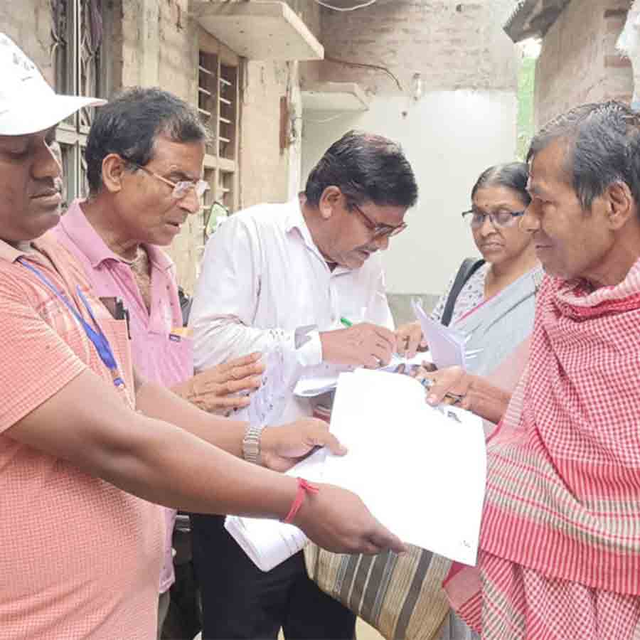 SIR related form distribution work was high at Panskura and Tamluk even on holiday