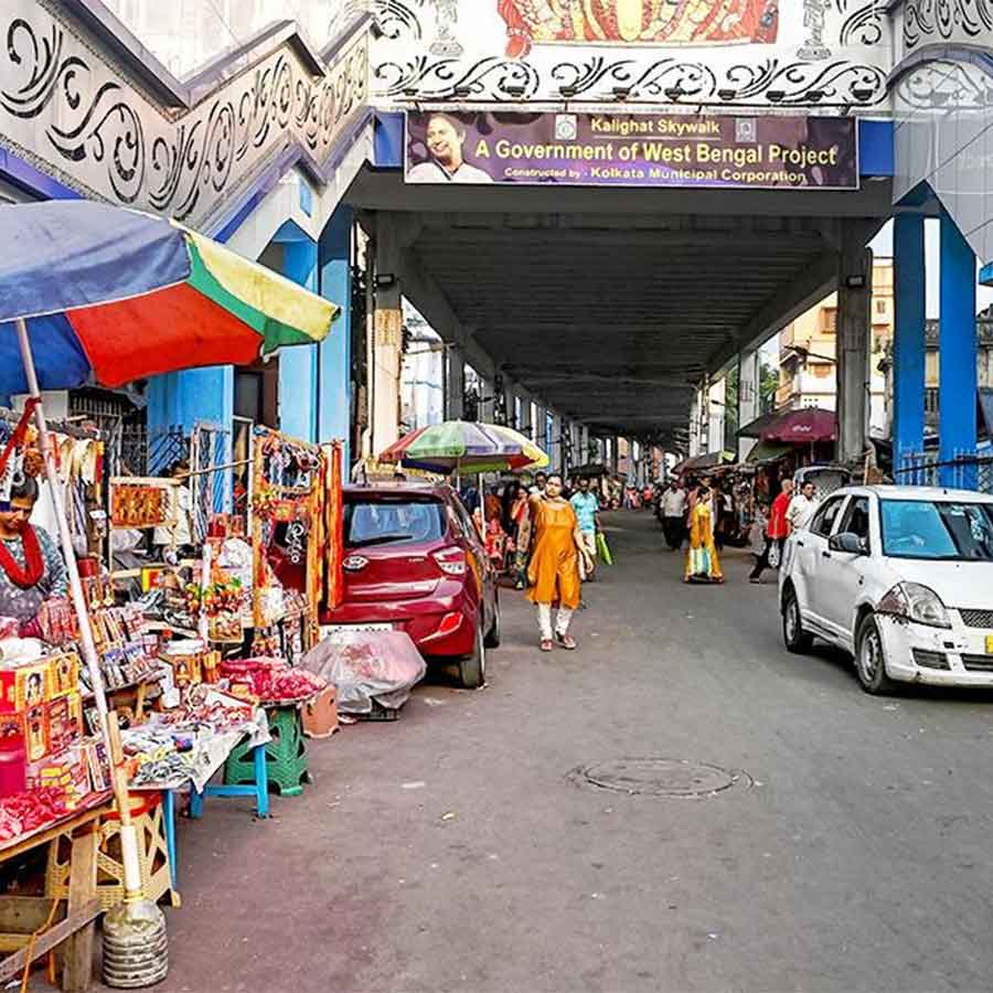 Countless hawkers set up stalls in front of and below the Kalighat Skywalk